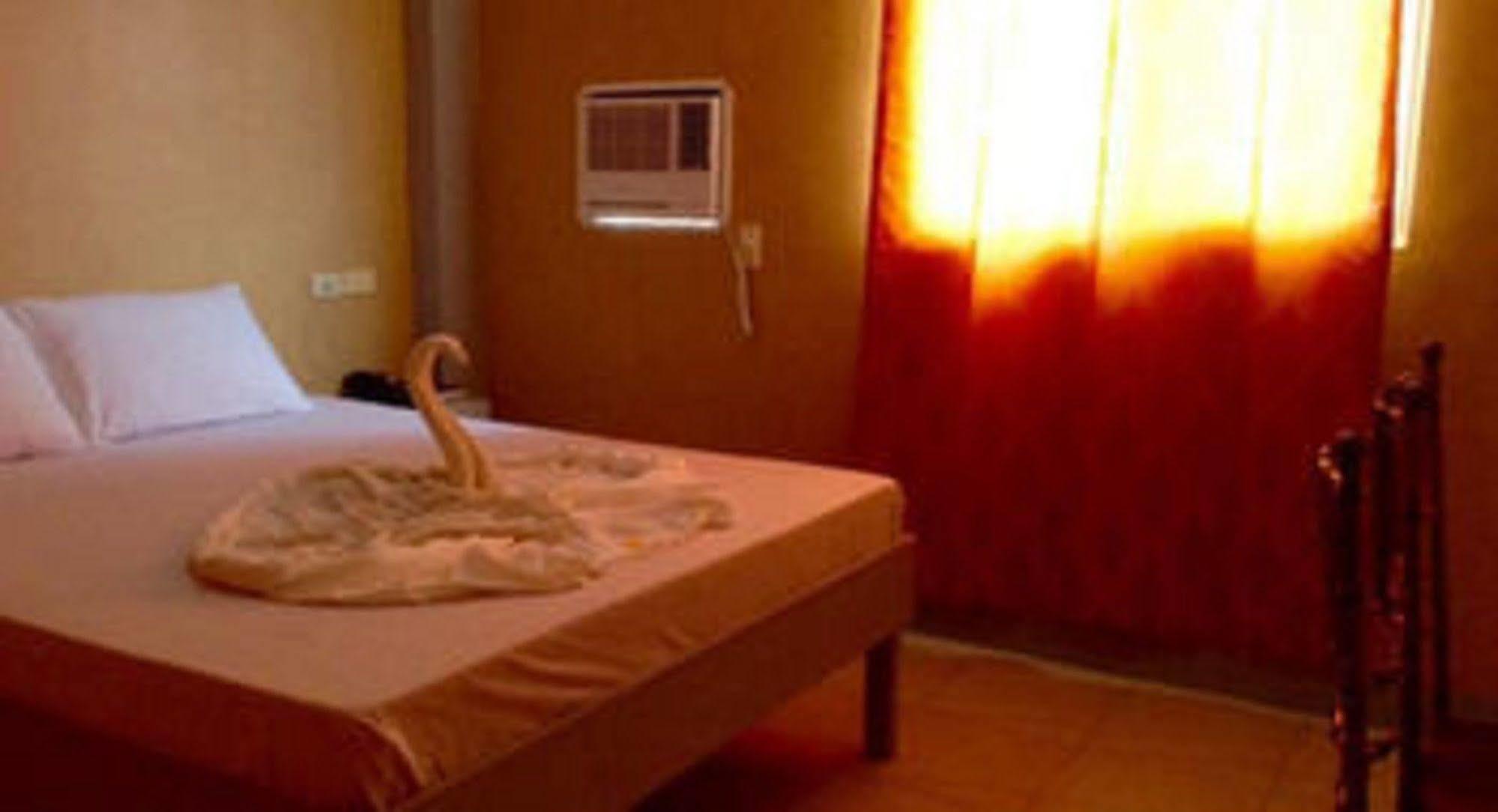 Ukl Ever Resort Hotel Laoag Exterior photo